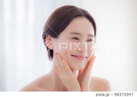 ビューティーイメージ　女性のポートレート 98373947
