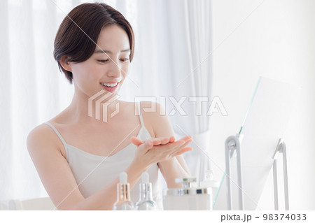 ビューティーイメージ　女性のポートレート 98374033