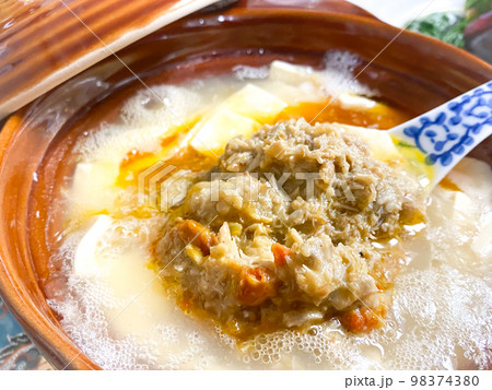 中国家庭料理・蟹味噌豆腐(蟹粉豆腐煲) 中国家庭料理・蟹味噌豆腐(蟹粉豆腐煲) 98374380