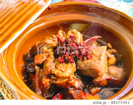 中国家庭料理・山椒チキン(花椒鶏肉块) 中国家庭料理・山椒チキン(花椒鶏肉块) 98375401