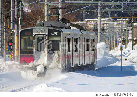 冬の奥羽本線701系電車（秋田⇔弘前-青森） 98376146