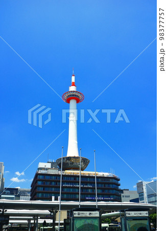 【京都府】晴天の京都タワー 98377757
