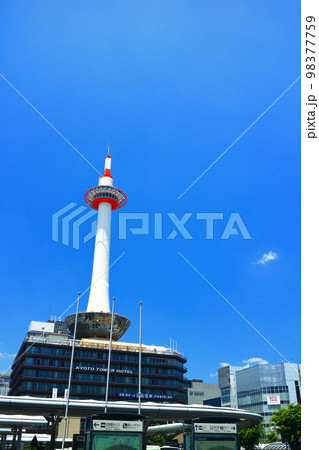 【京都府】晴天の京都タワー 98377759