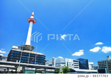 【京都府】晴天の京都タワー 【京都府】晴天の京都タワー 98377763