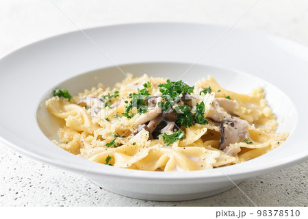 キノコクリームソースのファルファッレ キノコクリームソースのファルファッレ 98378510