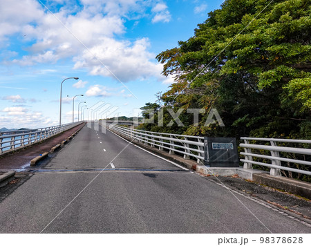玄界灘を越えて加部島と九州本土を結ぶ呼子大橋(佐賀県唐津市呼子町) 玄界灘を越えて加部島と九州本土を結ぶ呼子大橋(佐賀県唐津市呼子町) 98378628