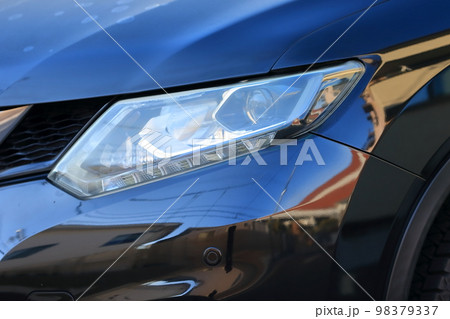 車のヘッドライト　イメージ 98379337