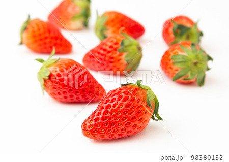 イチゴ　白バック 98380132