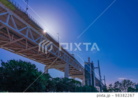 （神奈川県）横浜みなとみらい・横浜ベイブリッジ 98382267