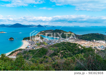 高山の頂上から見た白石島の中心部1　岡山県笠岡市白石島 98382808
