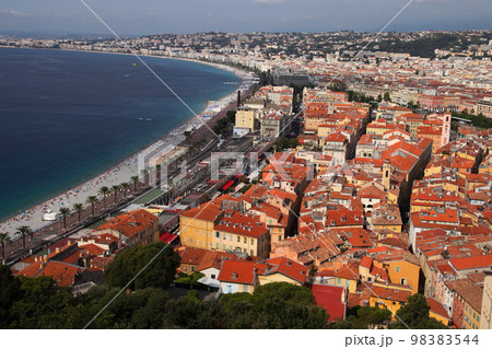 キャスルヒルから見る美しき世界遺産ニースの街並み 98383544