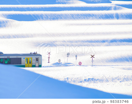 新潟県魚沼市 冬の只見線 新潟県魚沼市 冬の只見線 98383746