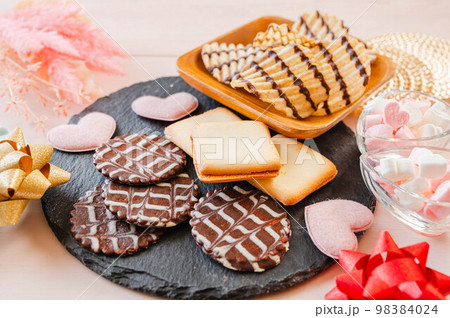 バレンタインのお菓子 バレンタインのお菓子 98384024