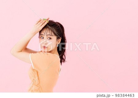 若い女性のビューティ 98384463