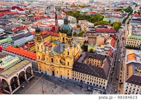 Odeonplatz in Munich 98384623
