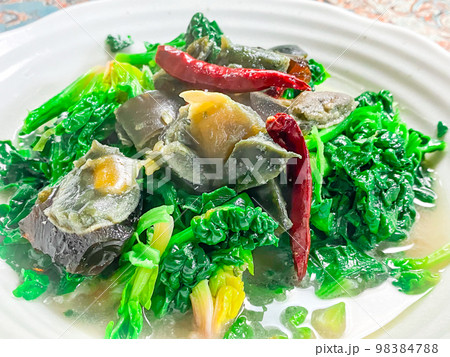 中国家庭料理・ピータンとホウレンソウの上湯スープ煮(上湯皮蛋烩菠菜) 中国家庭料理・ピータンとホウレンソウの上湯スープ煮(上湯皮蛋烩菠菜) 98384788