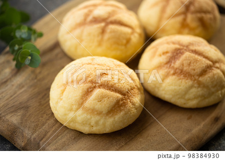 美味しいメロンパン 98384930