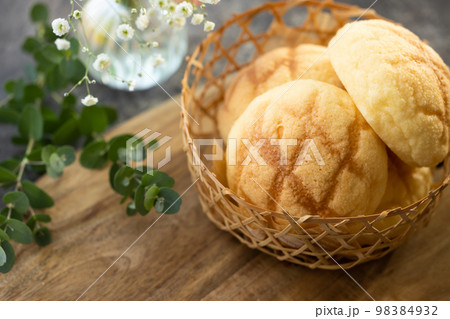 美味しいメロンパン 98384932