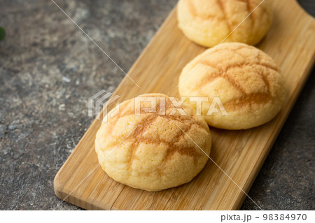 美味しいメロンパン 98384970