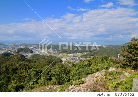 本丸跡からの眺望・北・北西方面・鳥取城跡(鳥取県・鳥取市) 本丸跡からの眺望・北・北西方面・鳥取城跡(鳥取県・鳥取市) 98385452