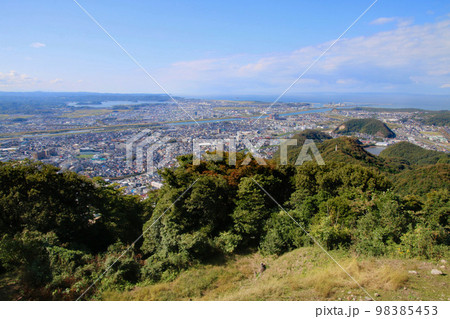 本丸跡からの眺望・北・北西方面・鳥取城跡(鳥取県・鳥取市) 本丸跡からの眺望・北・北西方面・鳥取城跡(鳥取県・鳥取市) 98385453