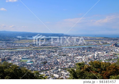 本丸跡からの眺望・北・北西方面・鳥取城跡（鳥取県・鳥取市） 98385457