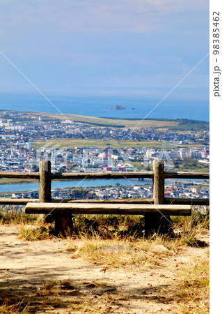 本丸跡からの眺望・北・北西方面・鳥取城跡(鳥取県・鳥取市) 本丸跡からの眺望・北・北西方面・鳥取城跡(鳥取県・鳥取市) 98385462