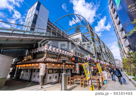 日本の東京都市景観 死者急増・高齢者60代以上が97％…マスクは不要！渋谷駅前の渋谷横丁は＝19日  98385488