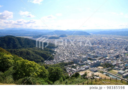 本丸跡からの眺望・南方面・鳥取城跡(鳥取県・鳥取市) 本丸跡からの眺望・南方面・鳥取城跡(鳥取県・鳥取市) 98385598