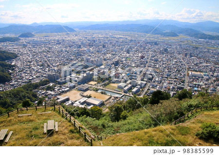 本丸跡からの眺望・南方面・鳥取城跡(鳥取県・鳥取市) 本丸跡からの眺望・南方面・鳥取城跡(鳥取県・鳥取市) 98385599