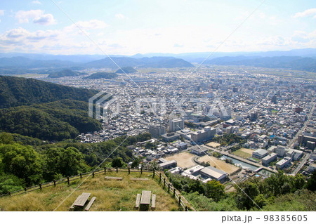 本丸跡からの眺望・南方面・鳥取城跡(鳥取県・鳥取市) 本丸跡からの眺望・南方面・鳥取城跡(鳥取県・鳥取市) 98385605