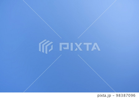 春の青空　横浜 98387096