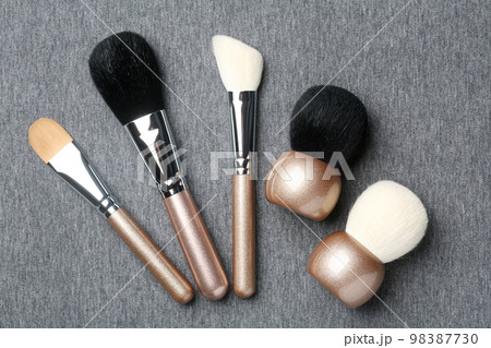 熊野の名産品の化粧筆 98387730