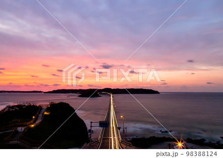 山口県の有名な角島橋 山口県の有名な角島橋 98388124