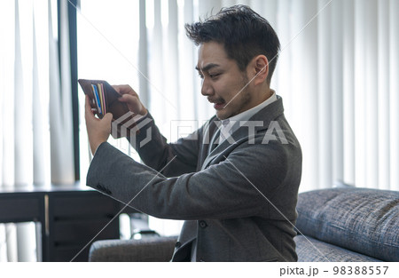 お金がない 98388557