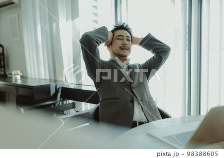 ミスした男性 98388605