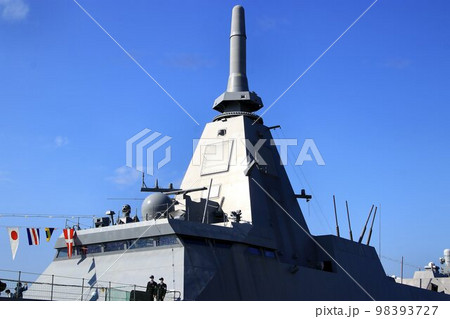日本の海と空を護る近未来的な多目的護衛艦FFMに搭載された…OPY-2多機能型レーダー 日本の海と空を護る近未来的な多目的護衛艦FFMに搭載された…OPY-2多機能型レーダー 98393727