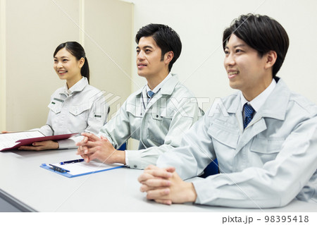 企業説明会に参加する企業 企業説明会に参加する企業 98395418