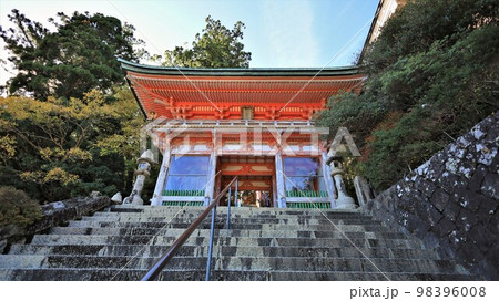 青岸渡寺山門(和歌山県那智勝浦町) 青岸渡寺山門(和歌山県那智勝浦町) 98396008