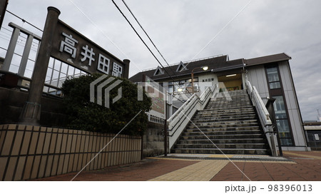 JR大和路線の高井田駅、大阪府柏原市 JR大和路線の高井田駅、大阪府柏原市 98396013