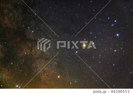 初夏の星空　さそり座付近の天の川 98396555