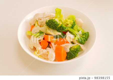 温野菜と蒸し鶏 ダイエット食 温野菜と蒸し鶏 ダイエット食 98398155