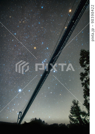 茨城県常陸太田市 竜神大つり橋と早春のオリオン座 茨城県常陸太田市 竜神大つり橋と早春のオリオン座 98398422
