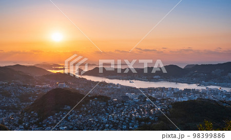 長崎市・夕景 98399886