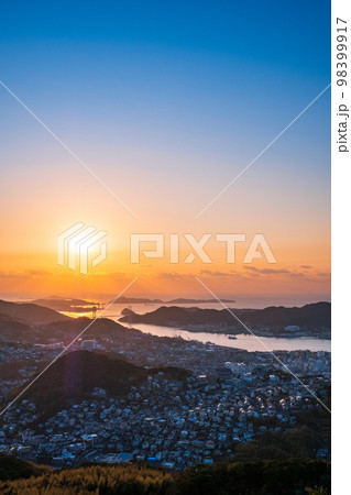 長崎市・夕景 98399917