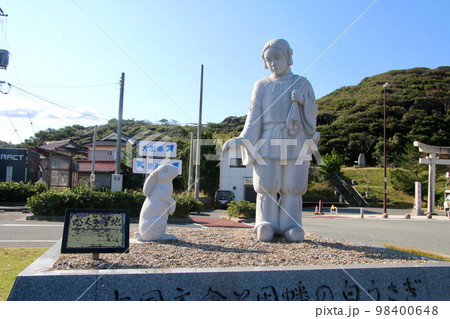 大国主命と因幡の白うさぎ像（鳥取県・鳥取市） 98400648