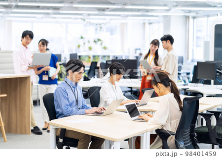 会議 エンジニア ビジネス オフィス オフィスカジュアル 会議 エンジニア ビジネス オフィス オフィスカジュアル 98401459