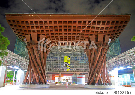 鼓門・金沢駅(石川県・金沢市) 鼓門・金沢駅(石川県・金沢市) 98402165