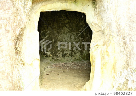 吉見百穴の玄室 98402827