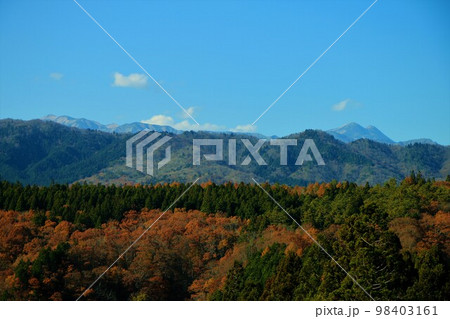 ひるがの高原サービスエリアから望む大日ヶ岳 98403161